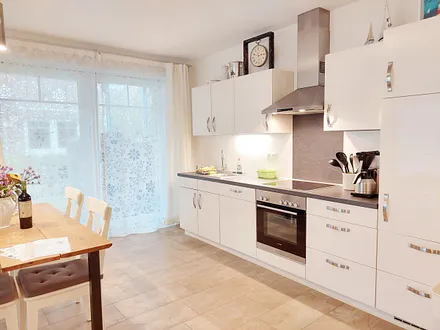 Komplett ausgestattete Küche mit Geschirrspüler