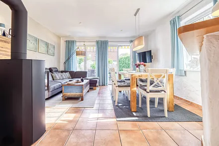 Wohnzimmer mit Kamin