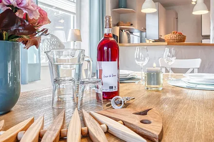 gemütlicher Esstisch