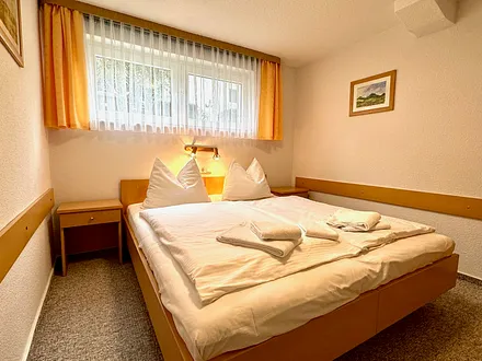 Schlafzimmer 1