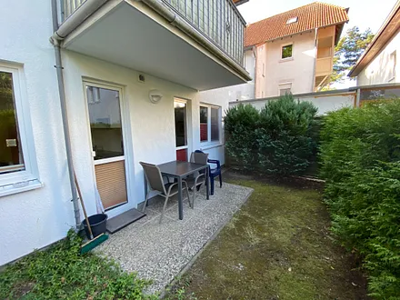 Terrasse mit Sitzecke, Begrenzung duch eine Hecke