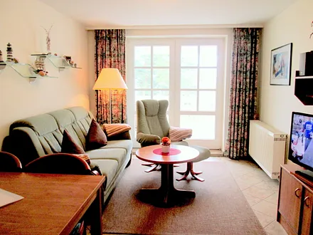 Wohnraum mit Balkon zur Ostsee