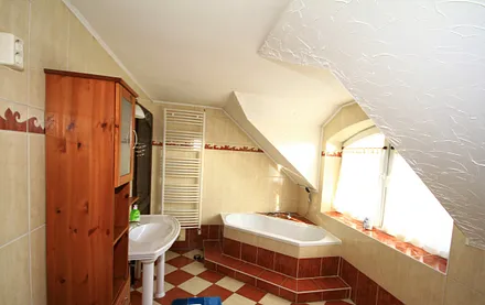 Bad mit Eckbadewanne