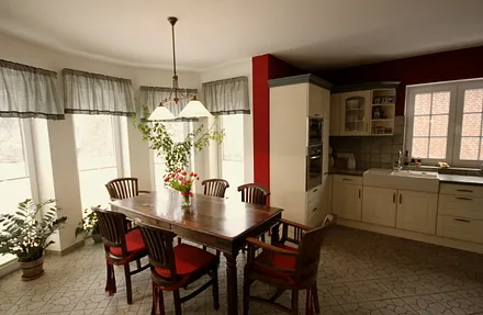 großer Essbereich bis zu 6 Personen