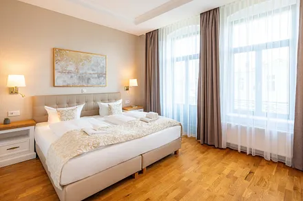 1. Schlafzimmer mit Doppelbett