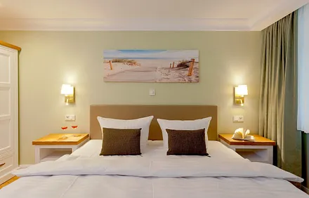 Schlafzimmer mit Doppelbett