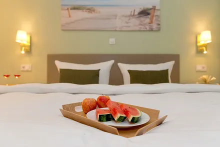 Schlafzimmer mit Doppelbett