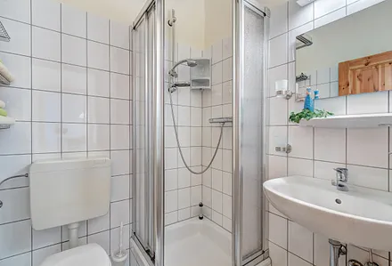 Bad mit DU/WC & Fön