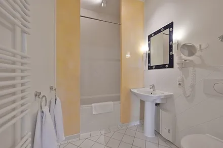 Badezimmer mit Badewanne Wohnung 4