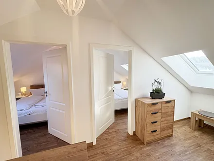 Blick im Obergeschoss auf die Schlafzimmer