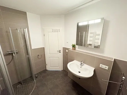 Badezimmer mit Dusche