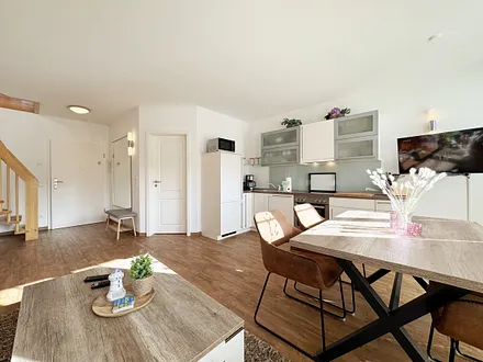 Blick auf die moderne Küchenzeile