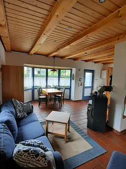 Sitzecke mit Kamin und Essecke