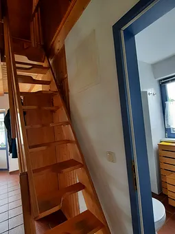 Treppe in die erste Etage mit den Schlafräumen