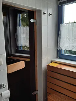 Eingang zur kleinen Sauna vom Bad aus