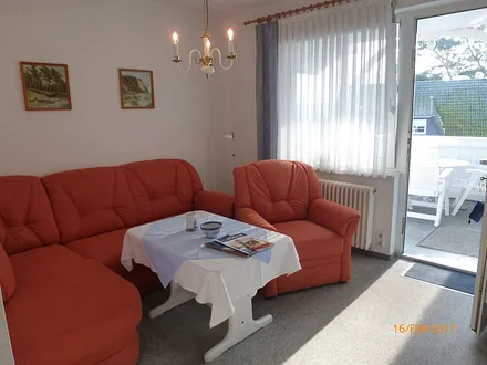 Wohnzimmer, vorne der Eingang vom Balkon