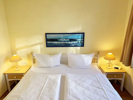 Hauptschlafzimmer mit Doppelbett