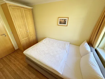 Zweites Schlafzimmer mit Doppelbett