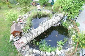 Teich vor dem Haus 