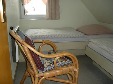Schlafzimmer mit Einzelbetten (1. OG)