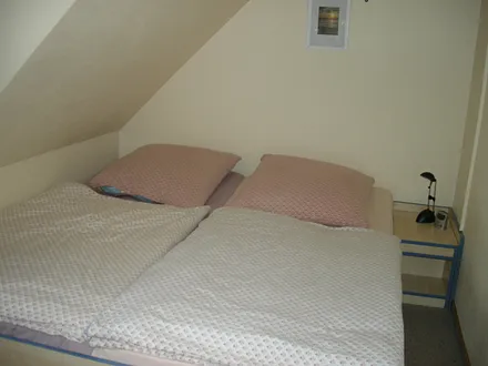 Schlafzimmer mit Doppelbett (1. OG)