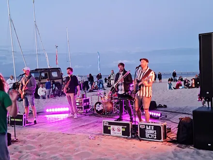 Musik im Sand am Q8 Strandaufgang