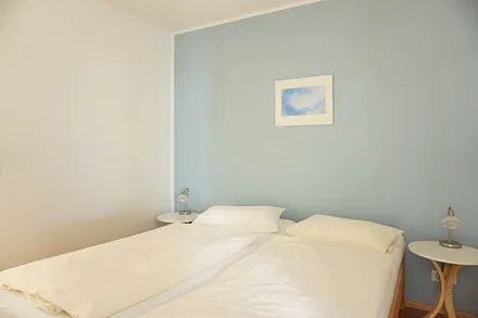 Schlafzimmer mit Doppelbett