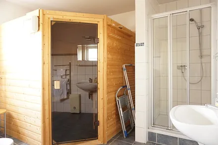 Badezimmer mit Sauna