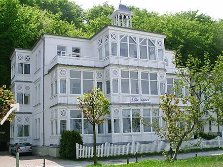 Der Pfeil weist auf die Ferienwohnung "Seejuwel".