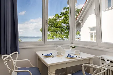 Der Eßplatz mit Seeblick.