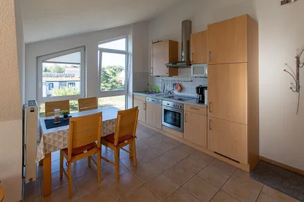 Küche mit Esstisch