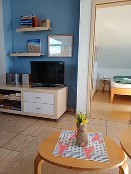 Wohnbereich mit Blick ins Schlafzimmer