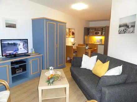 Sitzbereich und 32" LED- Flach- TV