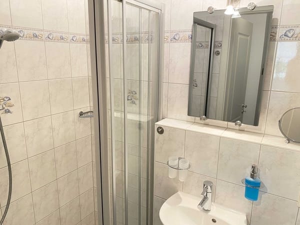 Grüne Düne - 3-Zimmer-Ferienwohnung Whg. 4 mit Terrasse - Baabe, Rügen