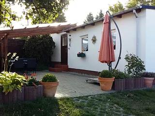 Bild: Kleiner Bungalow im Grünen