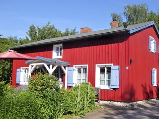 Bild: Rotes Haus am Barther Strom