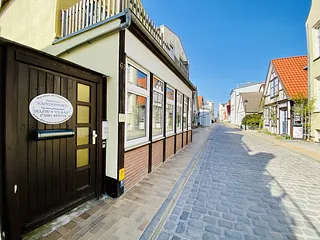 Bild: Nur 200 m bis zum Warnemünder Leuchtturm!