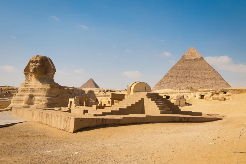 Piramidi di Giza con Sfinge in primo piano, la sfinge egitto