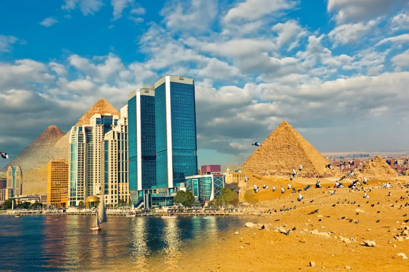 Centro del Cairo con le Grandi Piramidi di Giza, la sfinge egitto