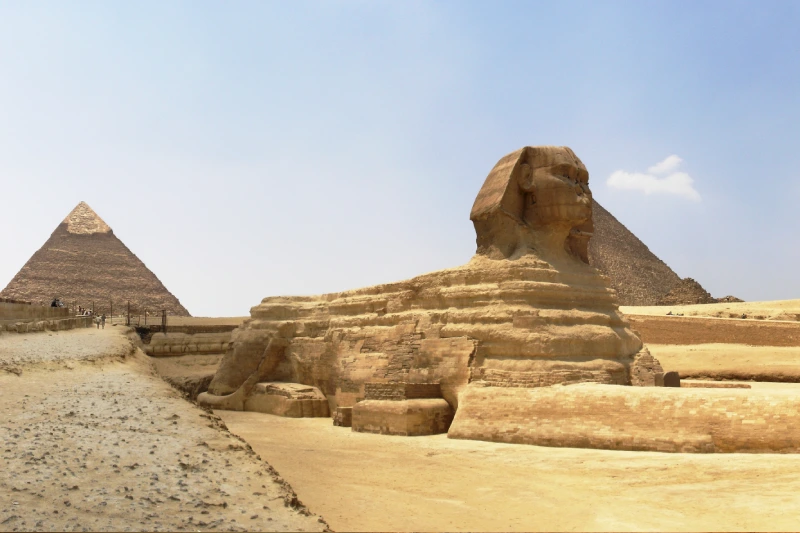 La grande Sfinge con il Piramide di Cheope, la sfinge egitto