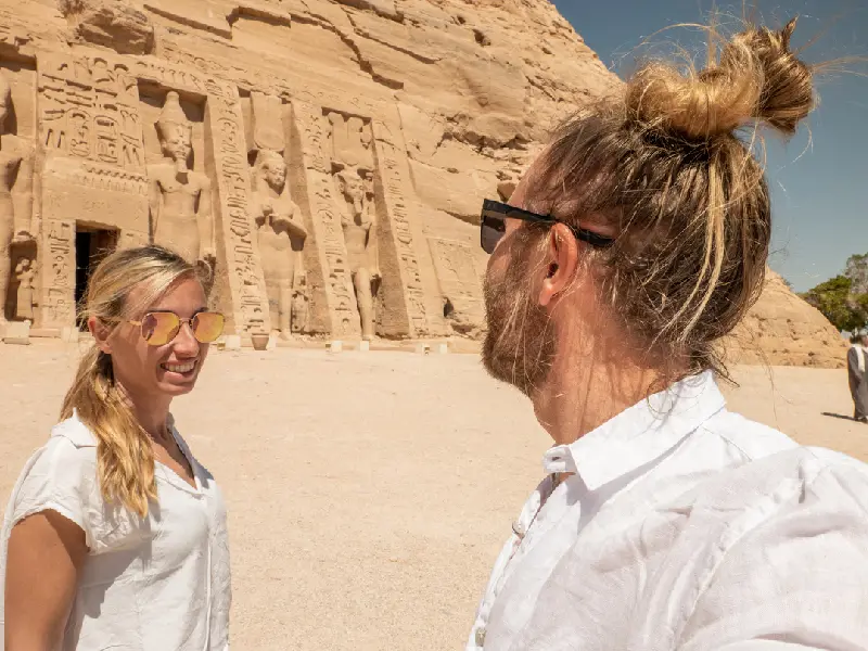 donna e uomo nel Tempio di Abu simbel, tempio abu simbel 