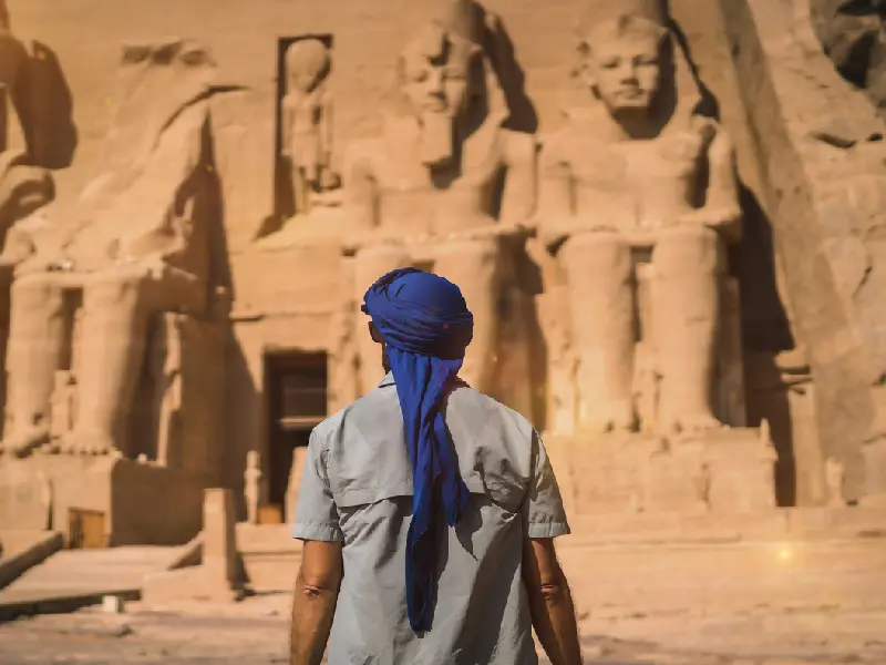 Uomo nel Tempio, tempio abu simbel 