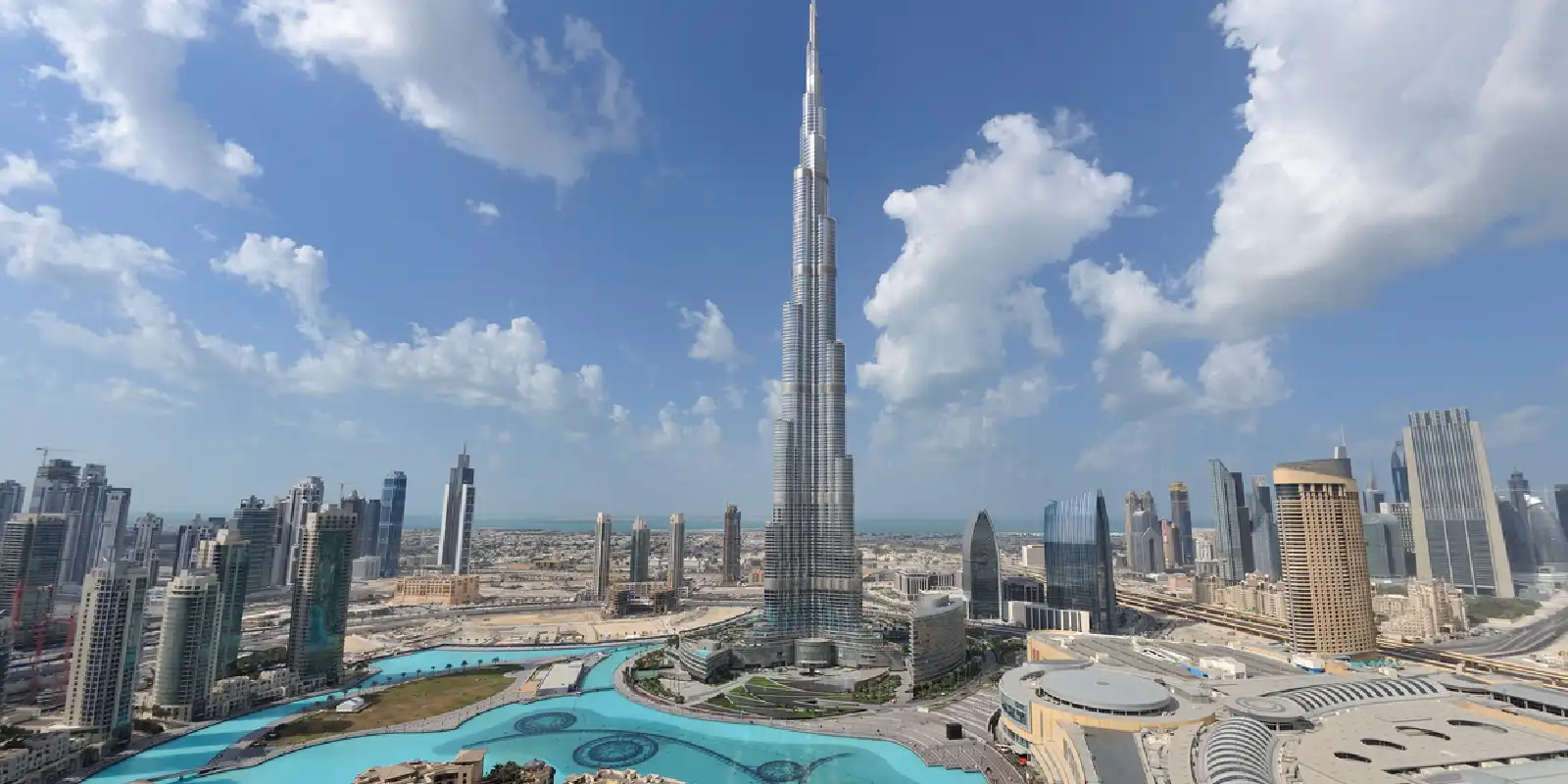 Wide-angle view of the iconic Burj Khalifa