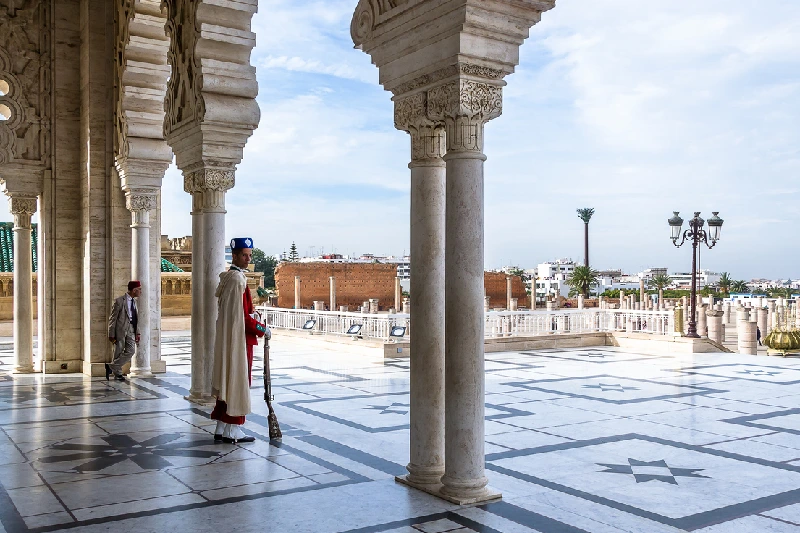 Piazza Mohamed V a Casablanca: Il Cuore della Città Bianca