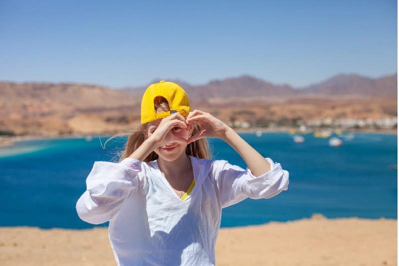 una bambina, sharm el-sheikh egitto