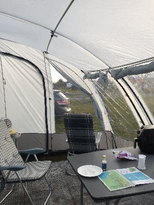 Rejsefortelt med campingmøbler