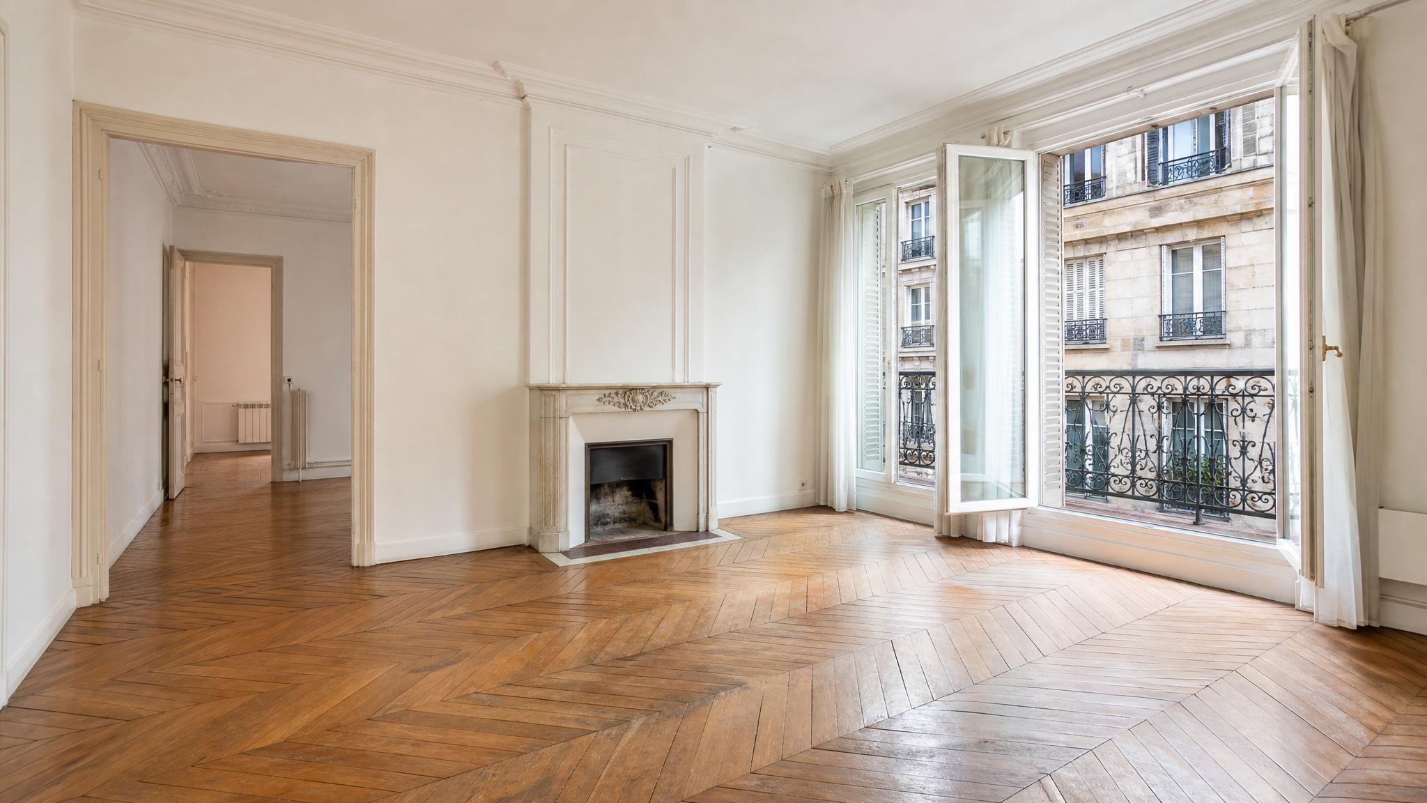 Before image of a typical Parisian living room in a condo