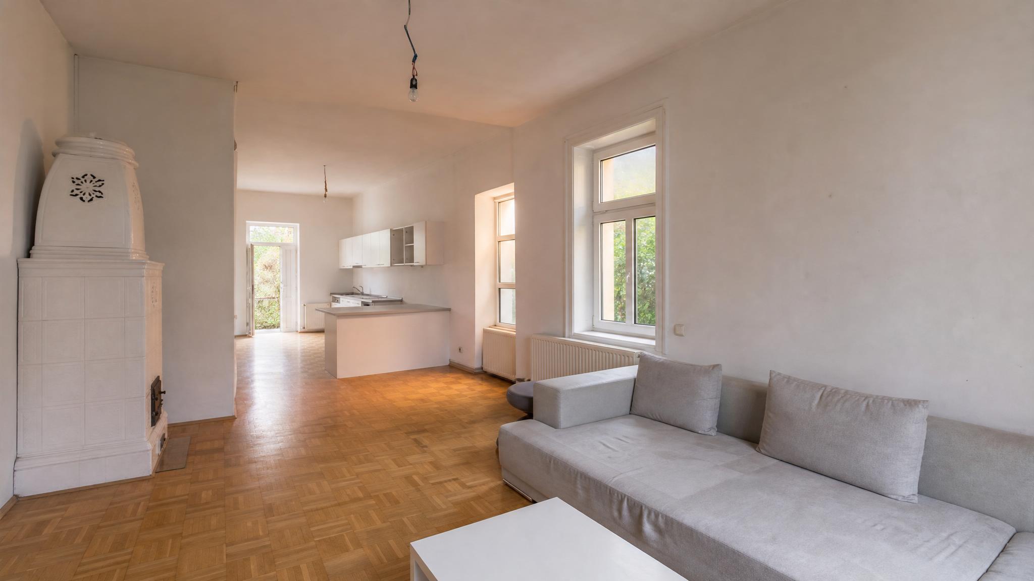 Before image of the open-plan living room in a Vienna row house