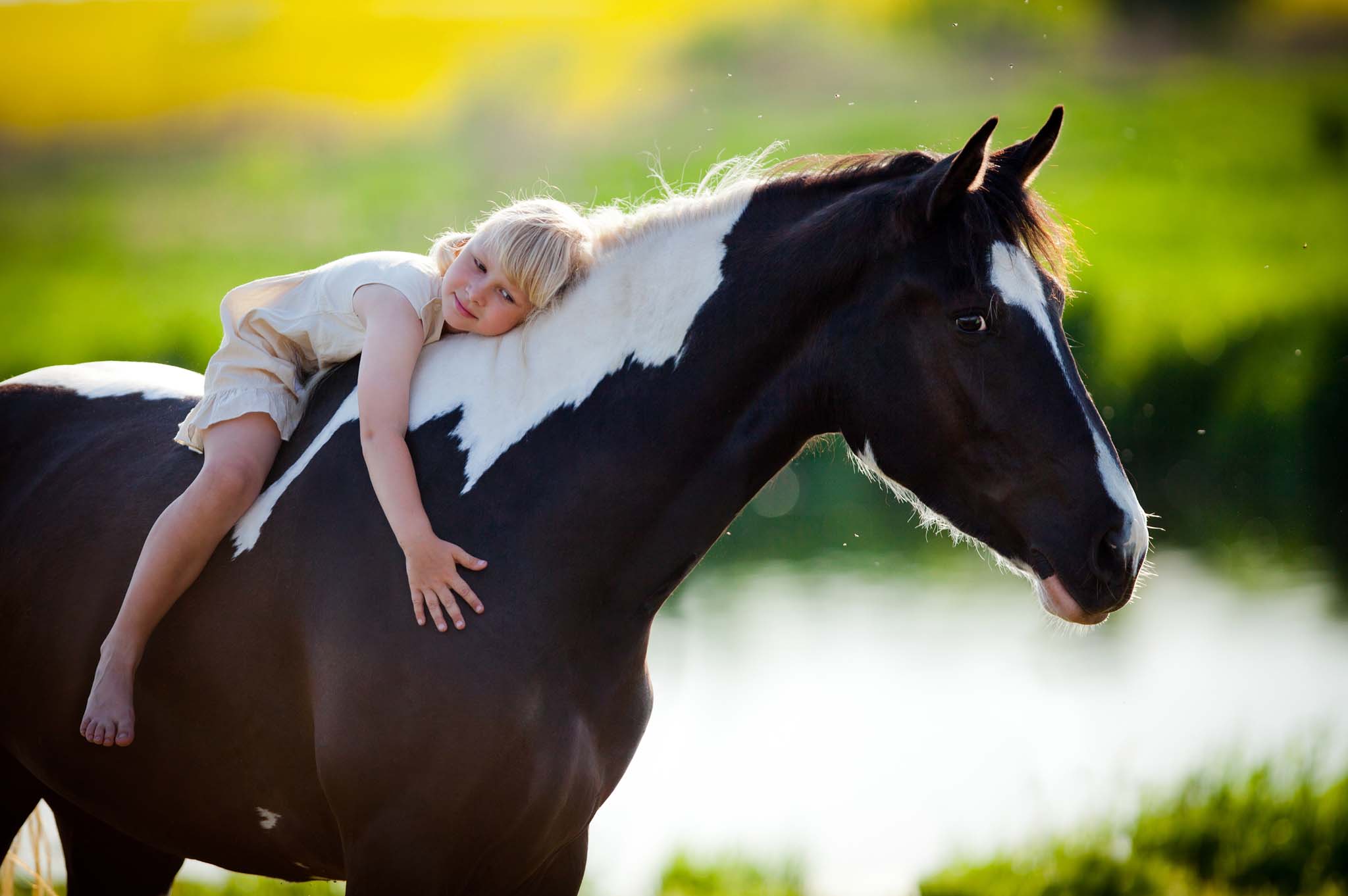 Cavallo e bambina Passeggiate a cavallo | Toscana San Vincenzo