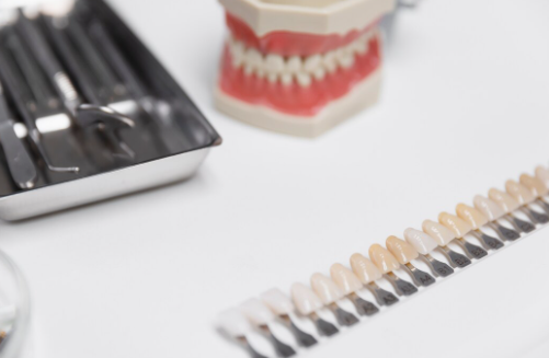 Zirkonyum Kaplamalar: Ceo Dent Kalitesiyle Güzel Gülüşlere Ulaşın